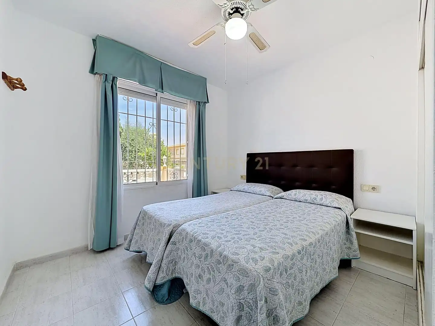 Habitación de Planta baja en venta en Orihuela con Aire acondicionado, Trastero y Piscina comunitaria