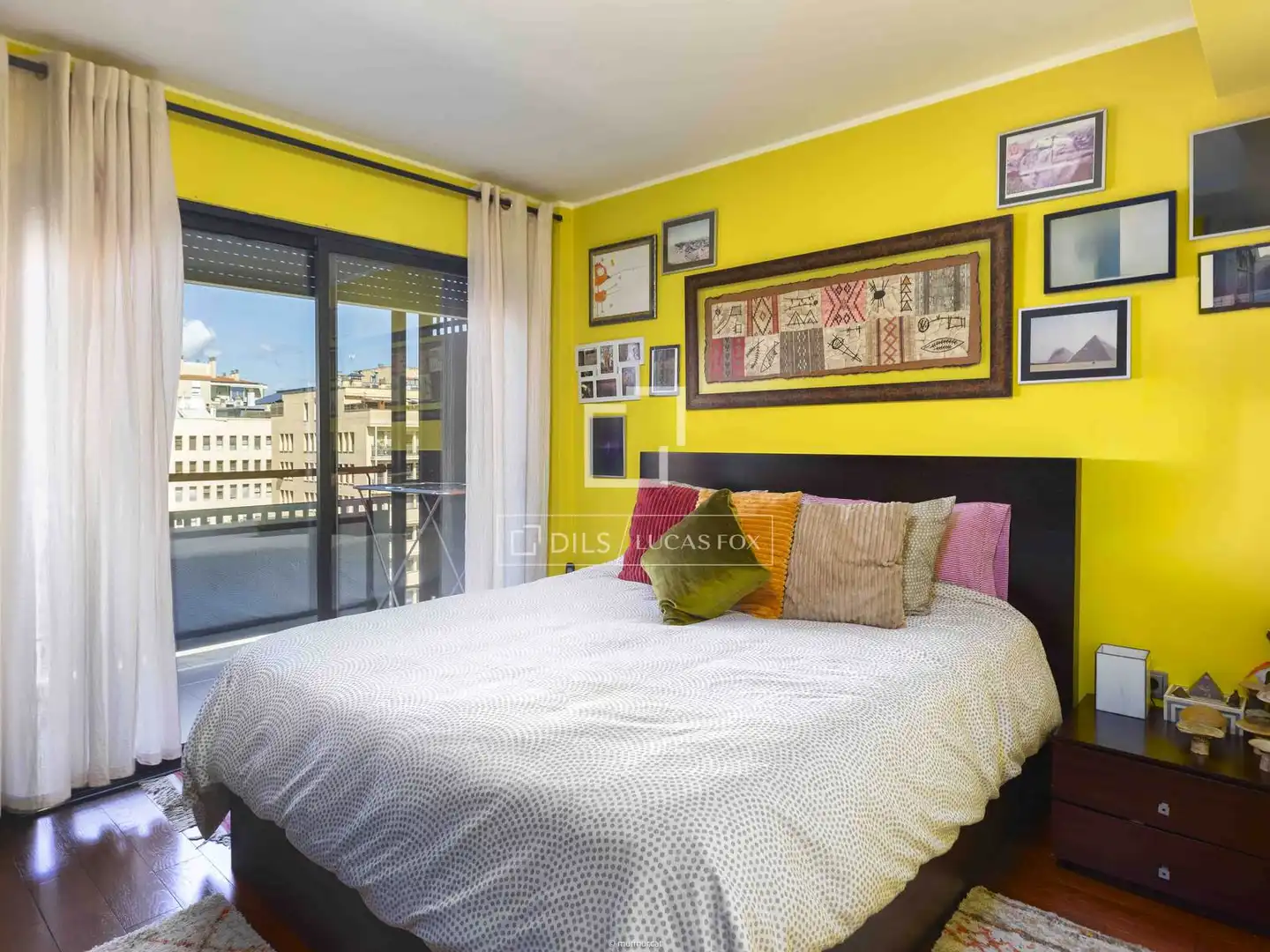 Schlafzimmer von Dachboden zum Verkauf in Girona mit Klimaanlage, Heizung und Terrasse