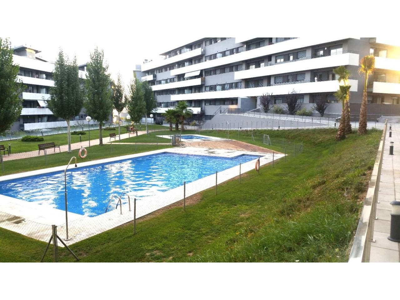 Swimming pool of Flat for sale in Terrassa  with Air Conditioner, Heating and Parquet flooring