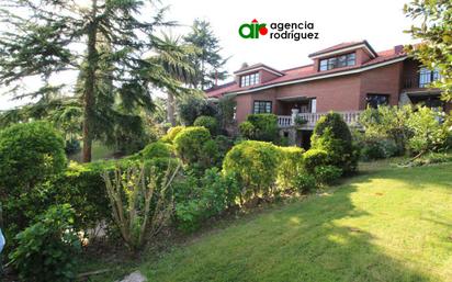 Jardí de Casa o xalet en venda en Oviedo  amb Calefacció