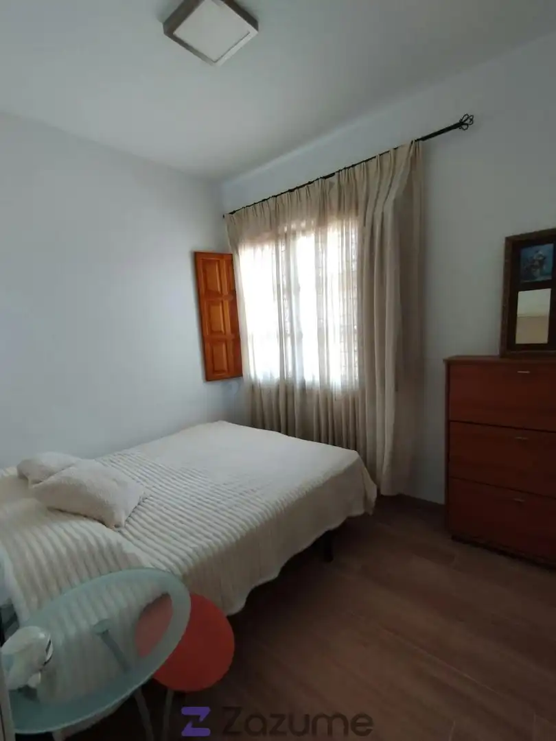 Dormitori de Casa o xalet de lloguer en Jaén amb Aire condicionat, Terrassa i Moblat