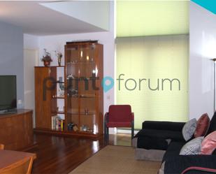 Sala d'estar de Dúplex de lloguer en Cornellà de Llobregat amb Aire condicionat, Parquet i Moblat