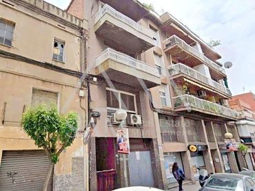 Adossat amb balcó en venda a Salut - Lloreda