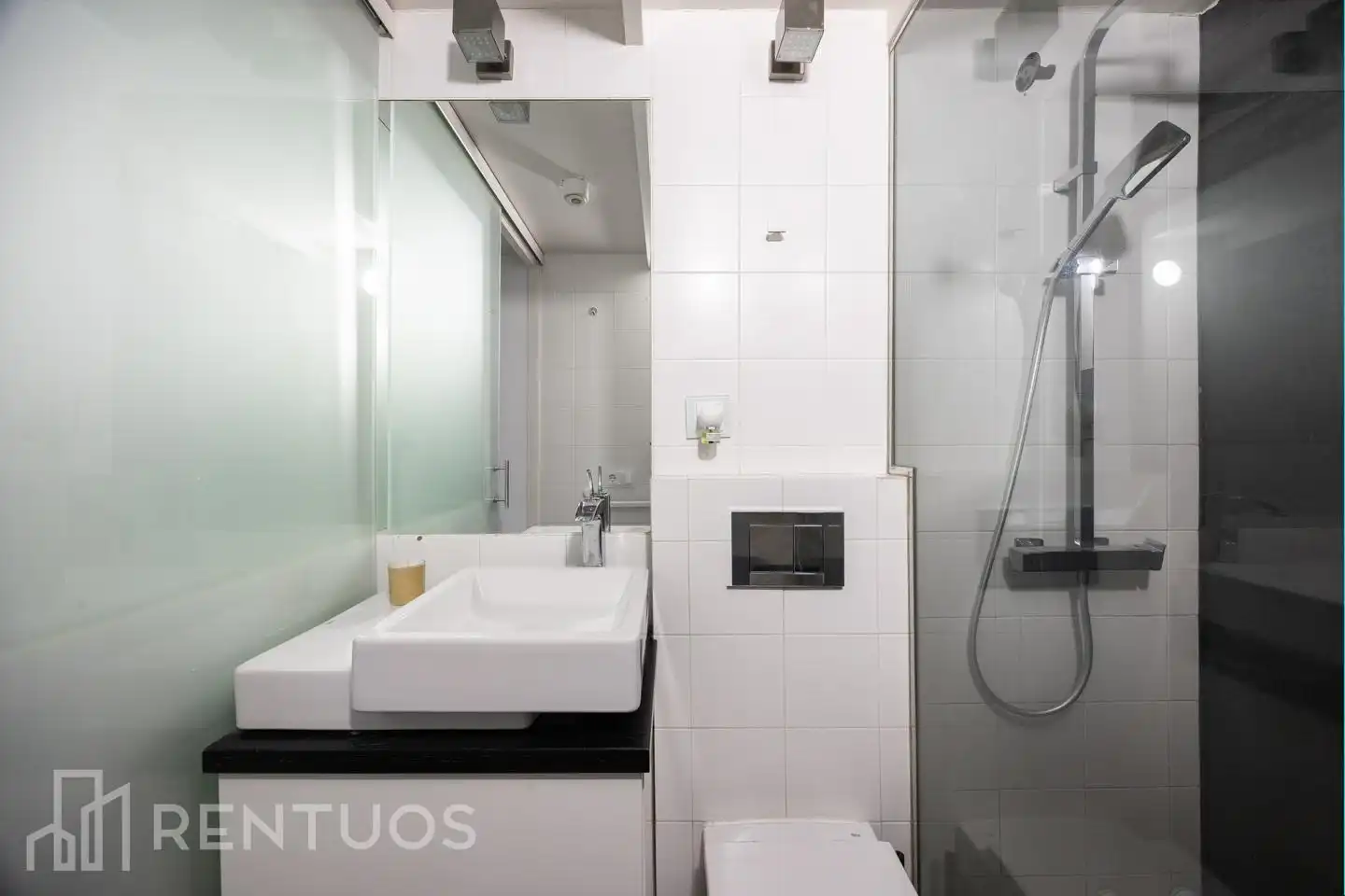 Bany de Dúplex de lloguer en Madrid amb Aire condicionat i Moblat