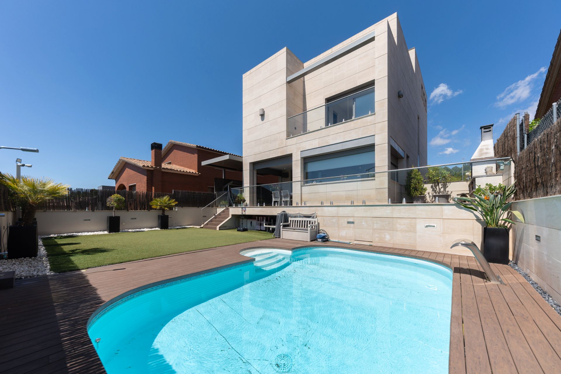 Piscina de Casa o chalet en venta en Viladecans con Aire acondicionado, Calefacción y Jardín privado