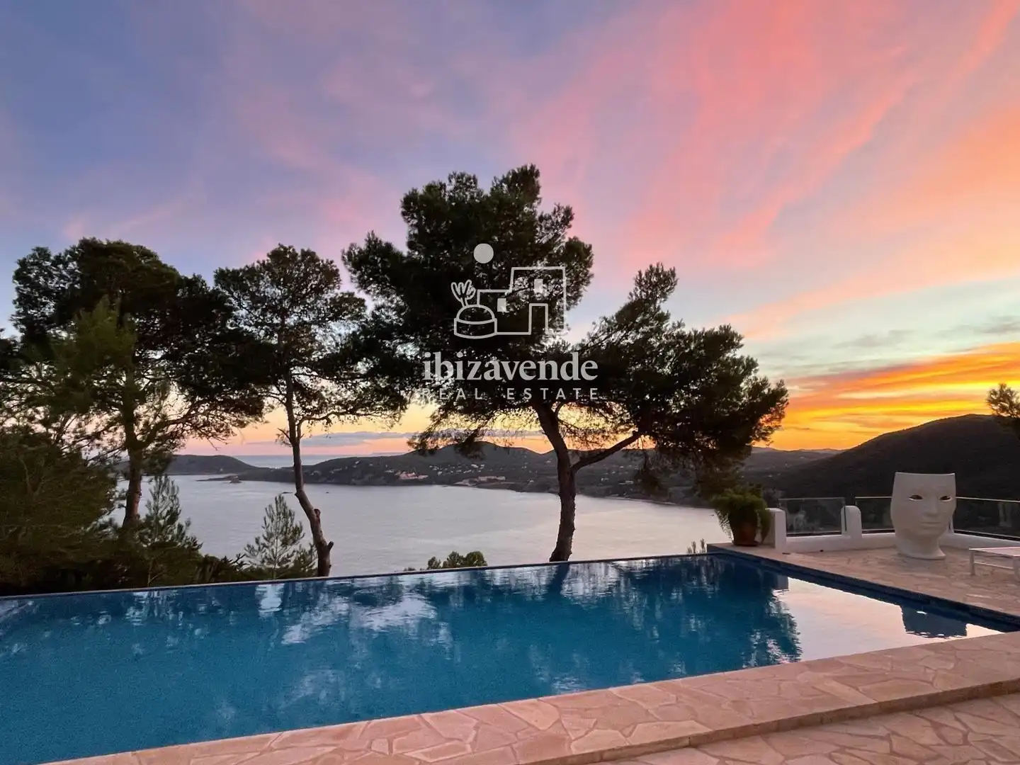 Vista exterior de Casa o xalet de lloguer en Sant Joan de Labritja amb Aire condicionat, Calefacció i Piscina