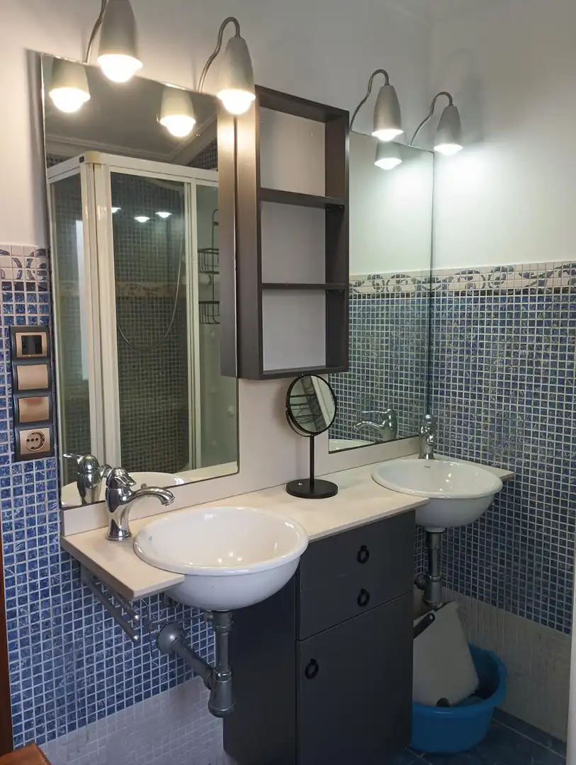 Bathroom of Flat for rent in Vigo   with Heating and Parquet flooring