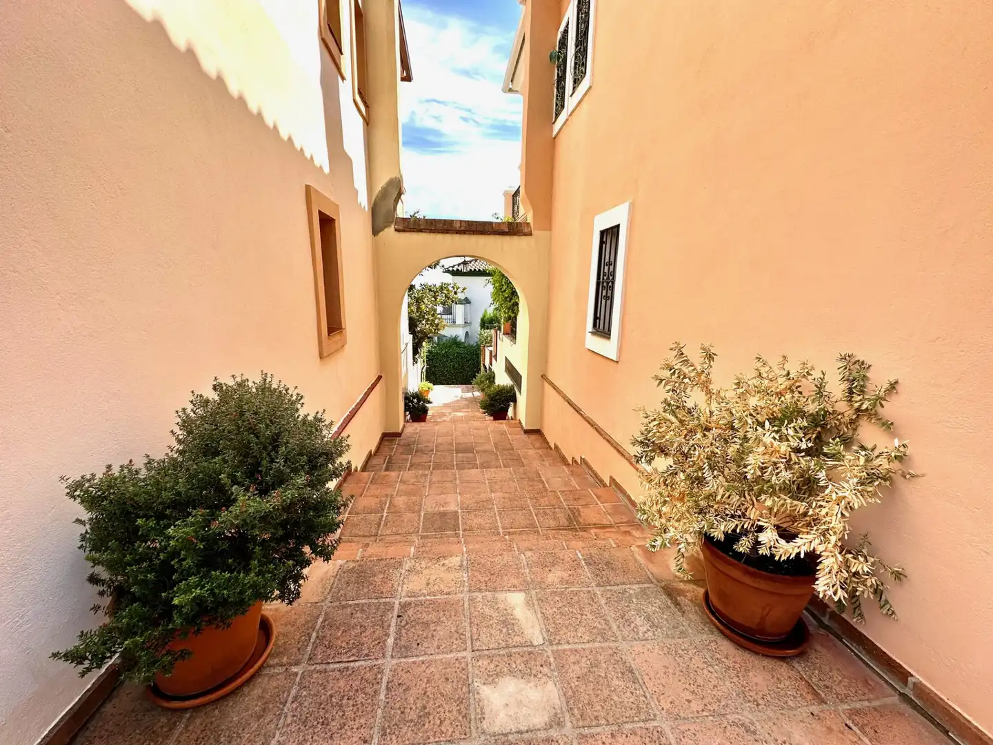 Garten von Einfamilien-Reihenhaus zum Verkauf in Marbella mit Klimaanlage, Privatgarten und Terrasse