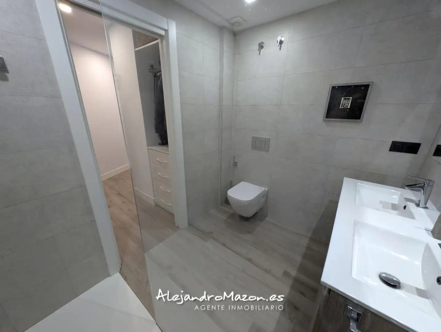 Bathroom of Flat for sale in Castro-Urdiales  with Heating, Swimming Pool and Community pool