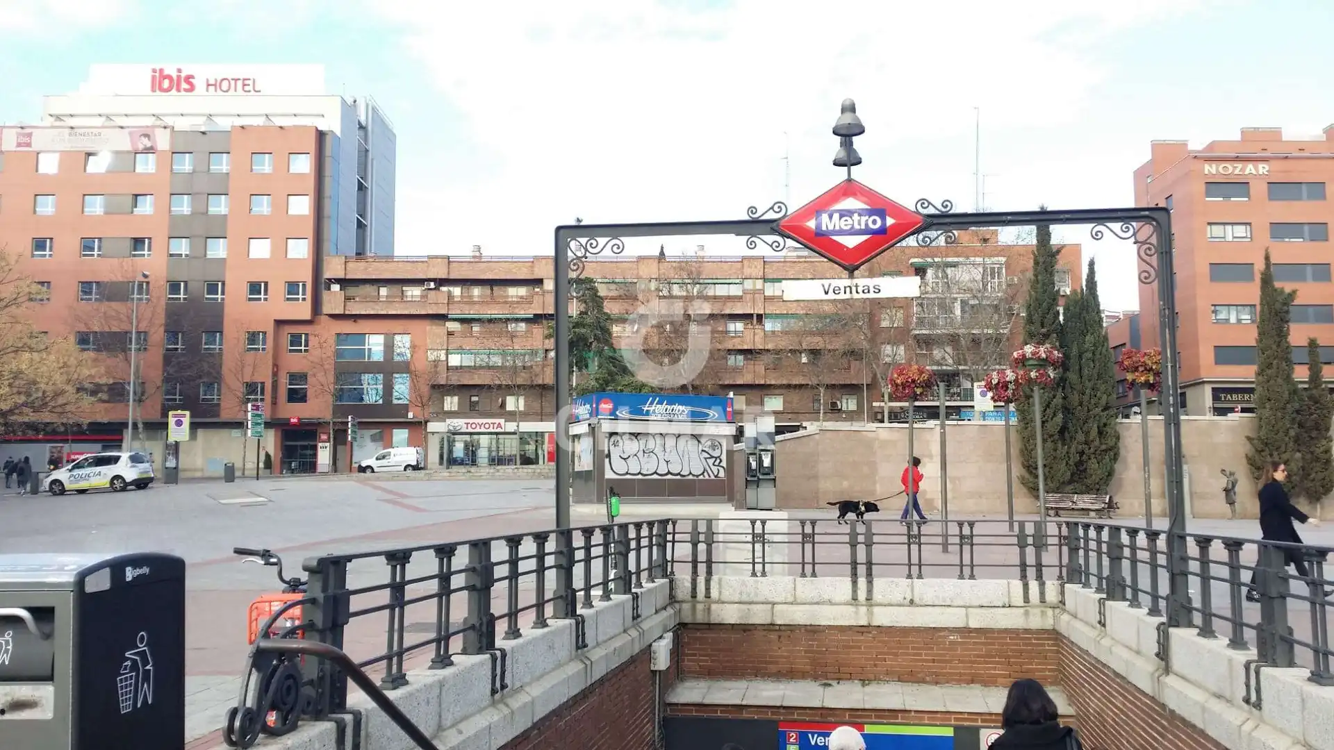 Vista exterior de Pis en venda en Madrid amb Calefacció i Balcó