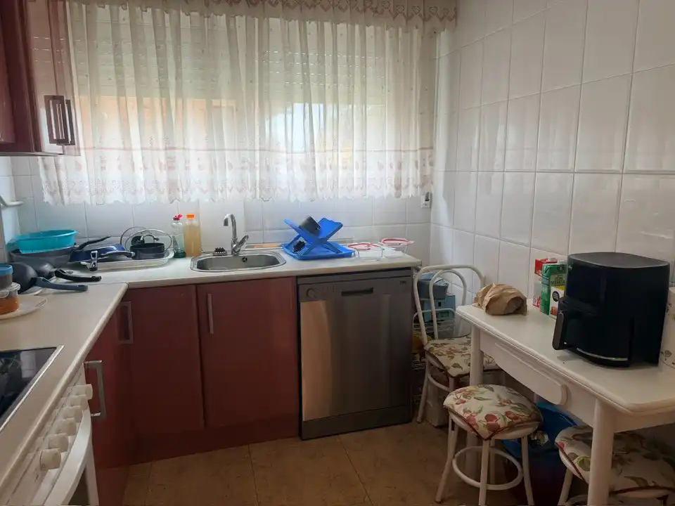 Cocina de Casa adosada en venta en Torrelavega  con Calefacción, Parquet y Terraza