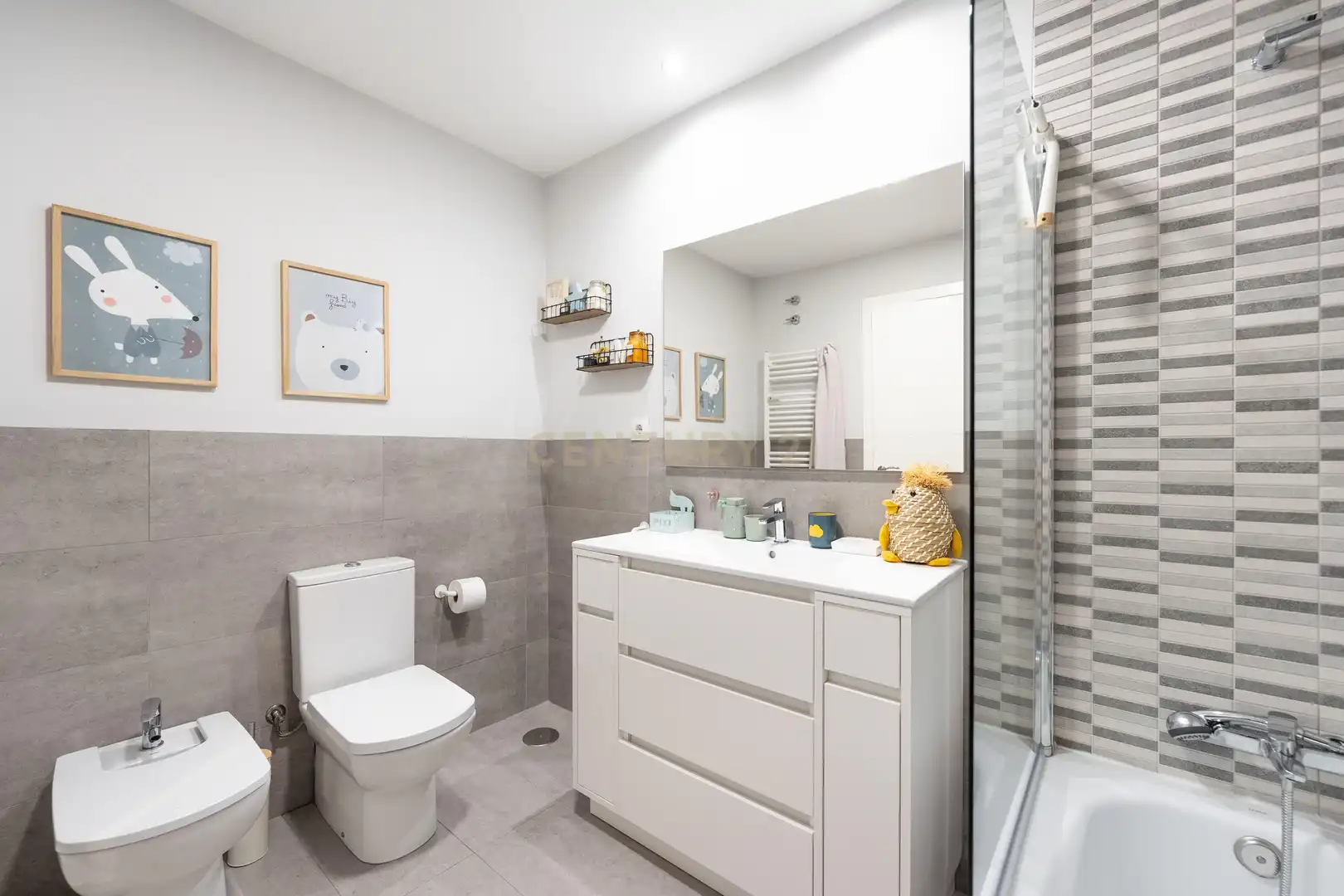 Bany de Apartament en venda en Madrid amb Aire condicionat, Traster i Forn