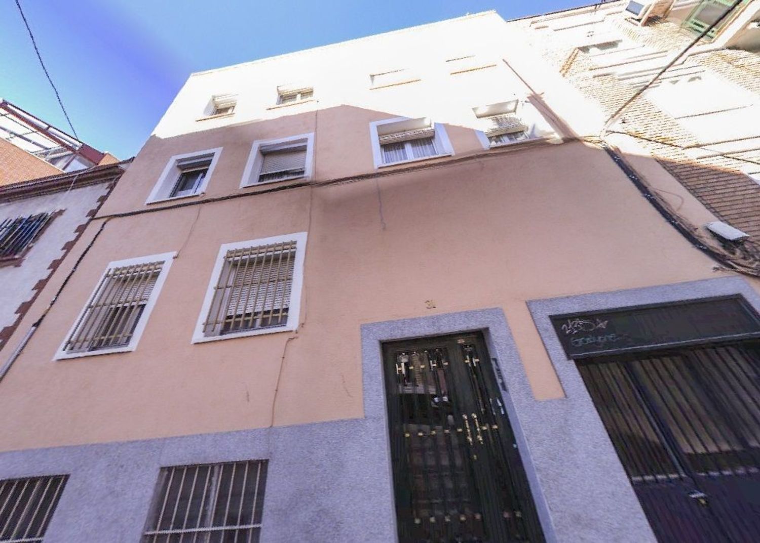 Vista exterior de Piso en venta en  Madrid Capital