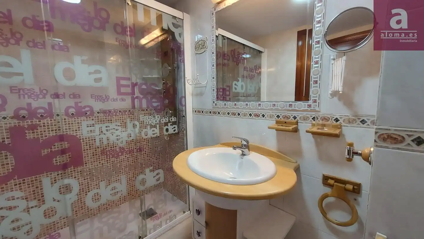 Bathroom of Flat for rent in Cáceres  with Heating, Terrace and Furnished