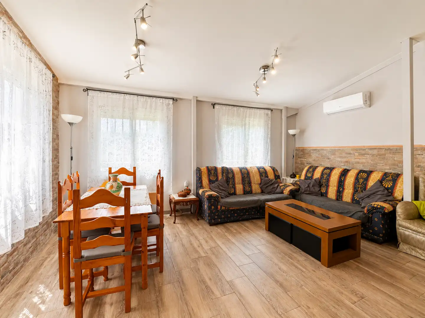 Sala de estar de Casa o chalet en venta en Nuevo Baztán con Aire acondicionado, Calefacción y Jardín privado