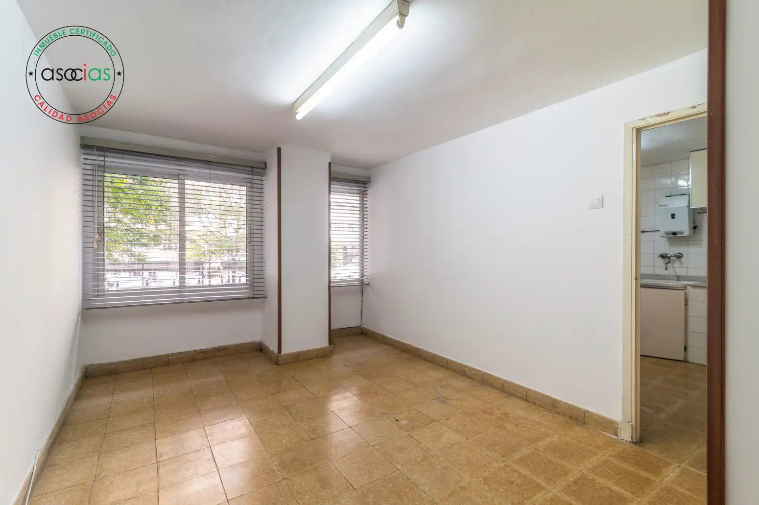 Business premises for sale in Gijón - Calle Emilio Tuya 47, imagen 2