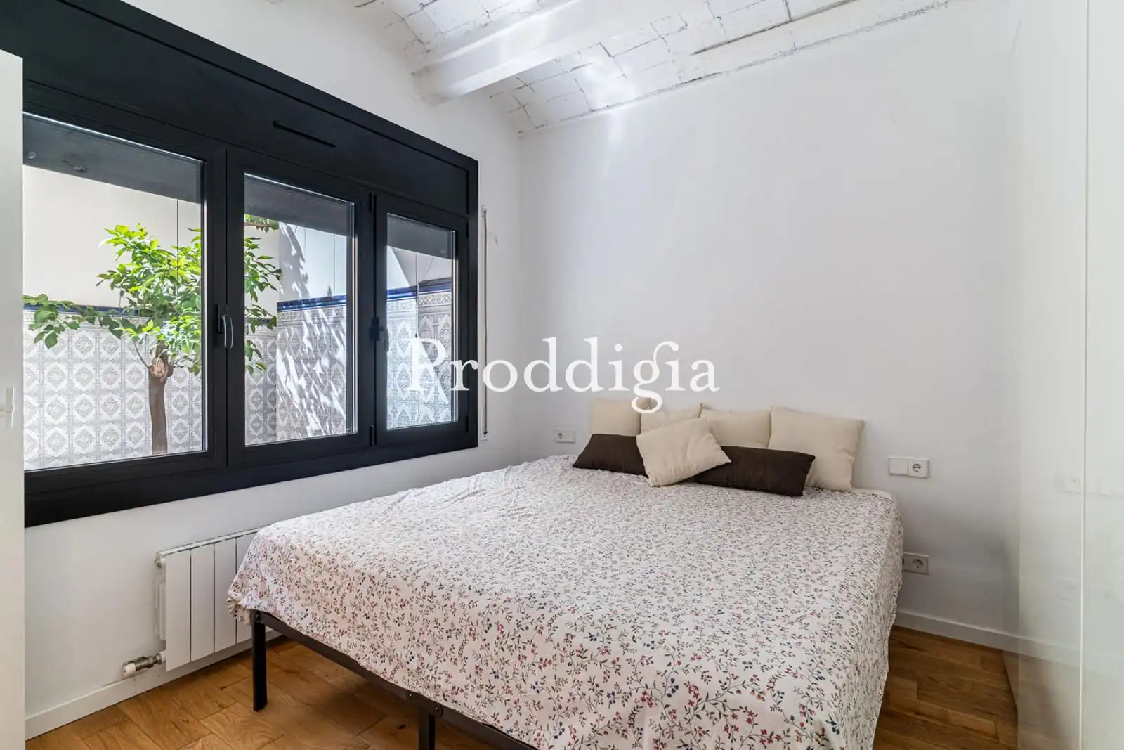 Bedroom of Flat for rent in Barcelona  with Air Conditioner, Terrace and Storage room