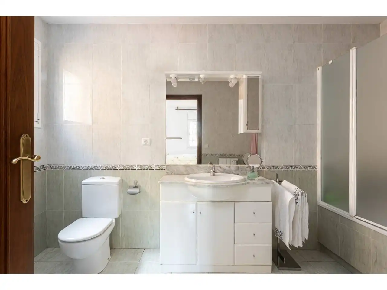 Bathroom of Houses for sale in Barcelona  with Air Conditioner, Heating and Terrace