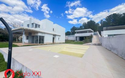 Vista exterior de Casa o xalet en venda en Borriol amb Aire condicionat, Terrassa i Piscina