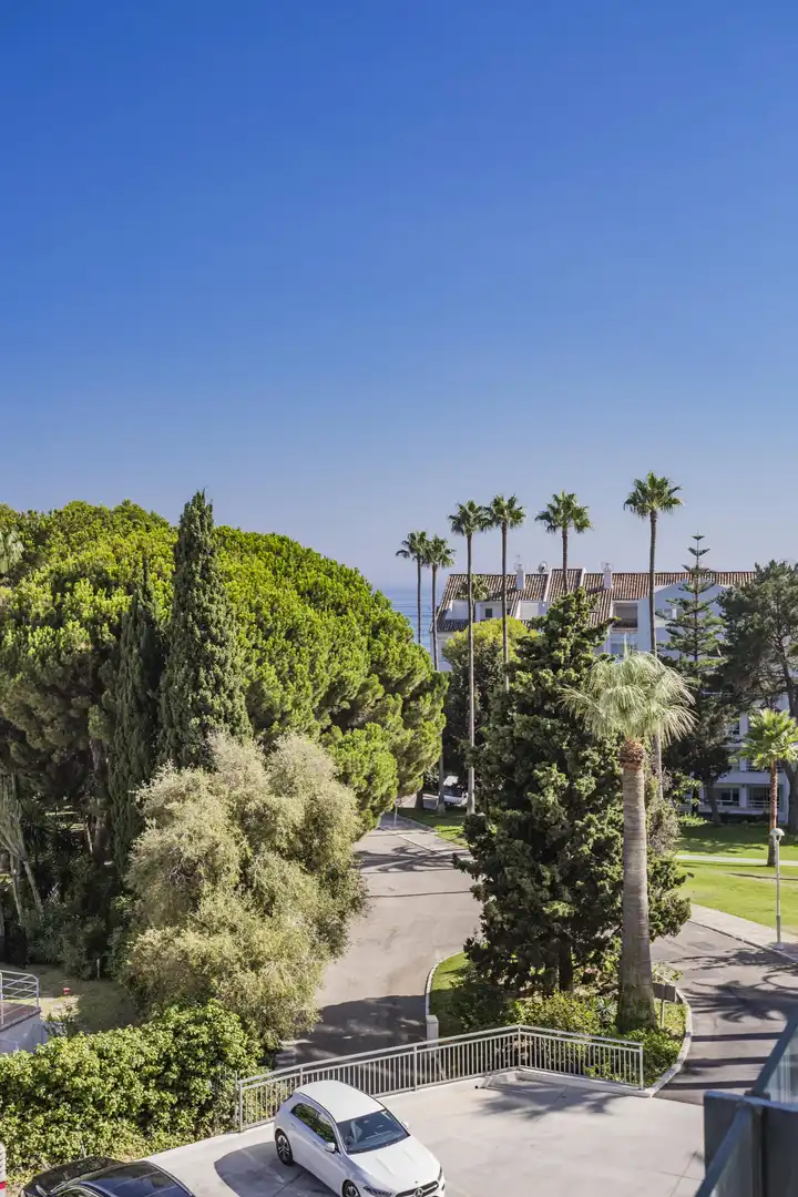 Vista exterior de Apartament en venda en Marbella amb Terrassa, Piscina i Internet