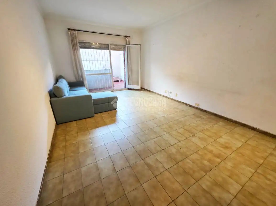 Vista exterior de Piso en venta en Barcelona con Calefacción y Terraza