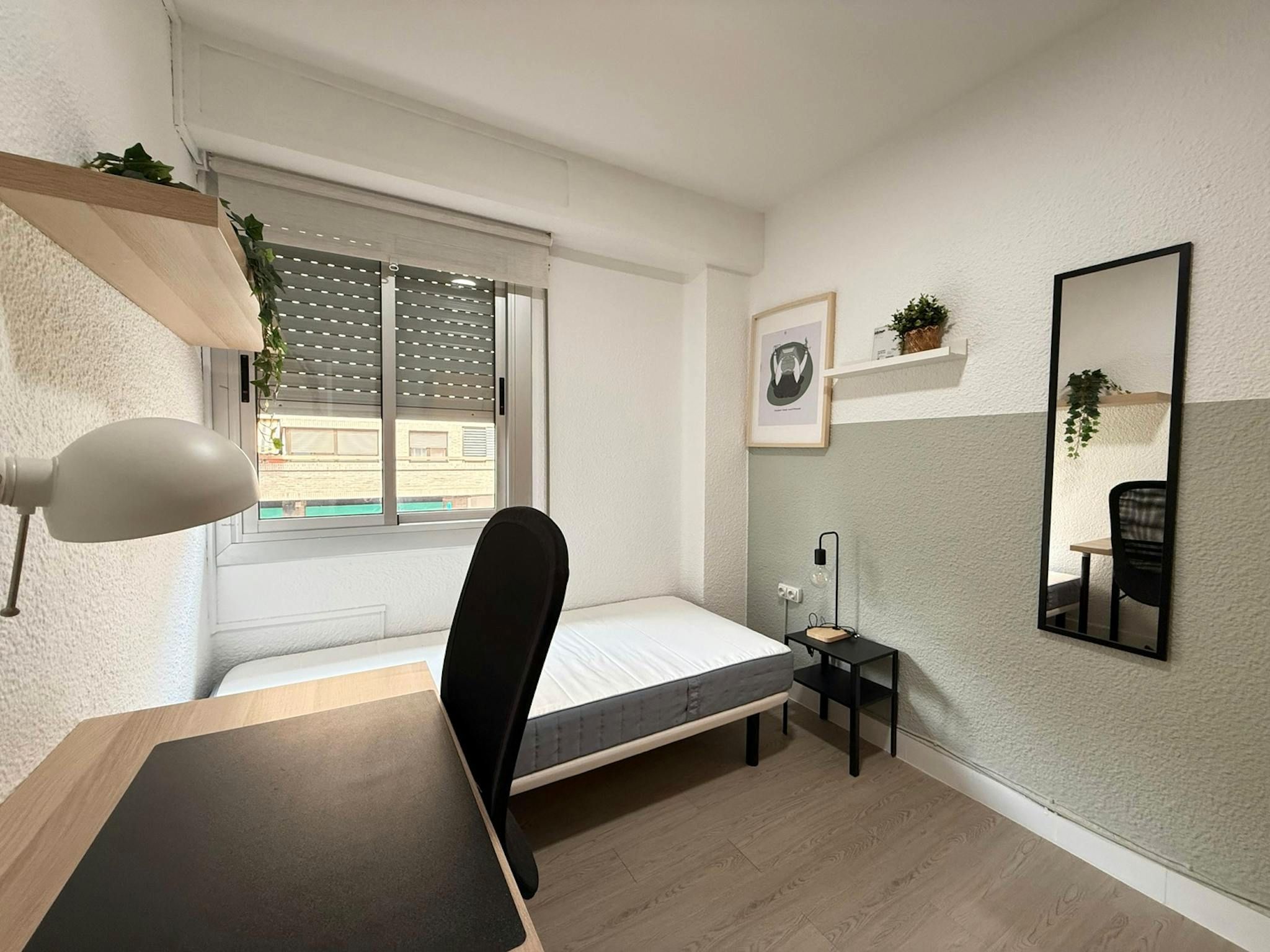 Bedroom of Flat to share in  Valencia Capital  with Air Conditioner, Furnished and Washing machine