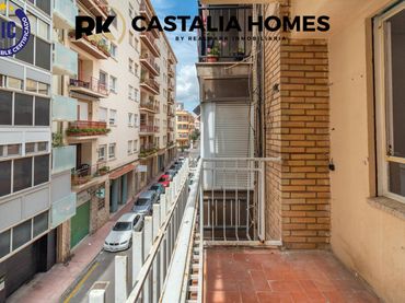 Appartamento con balcone in vendita a Carrer de Montcada 7