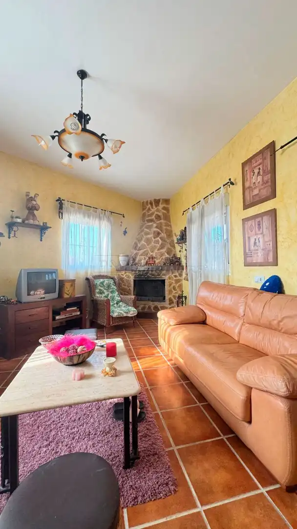 Sala d'estar de Finca rústica en venda en Orihuela amb Jardí privat, Terrassa i Piscina