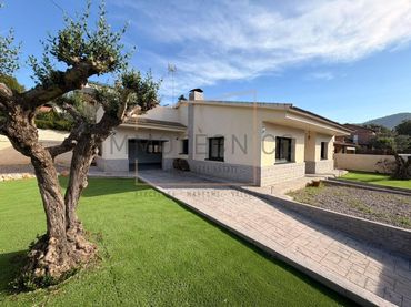 House with garden to rent in Calle ESCOLES,LES