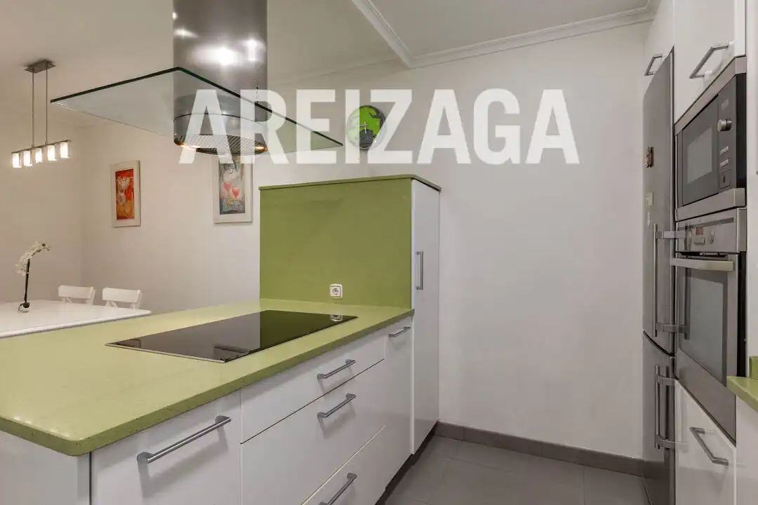 Cocina de Piso en venta en Donostia - San Sebastián  con Calefacción, Terraza y Trastero