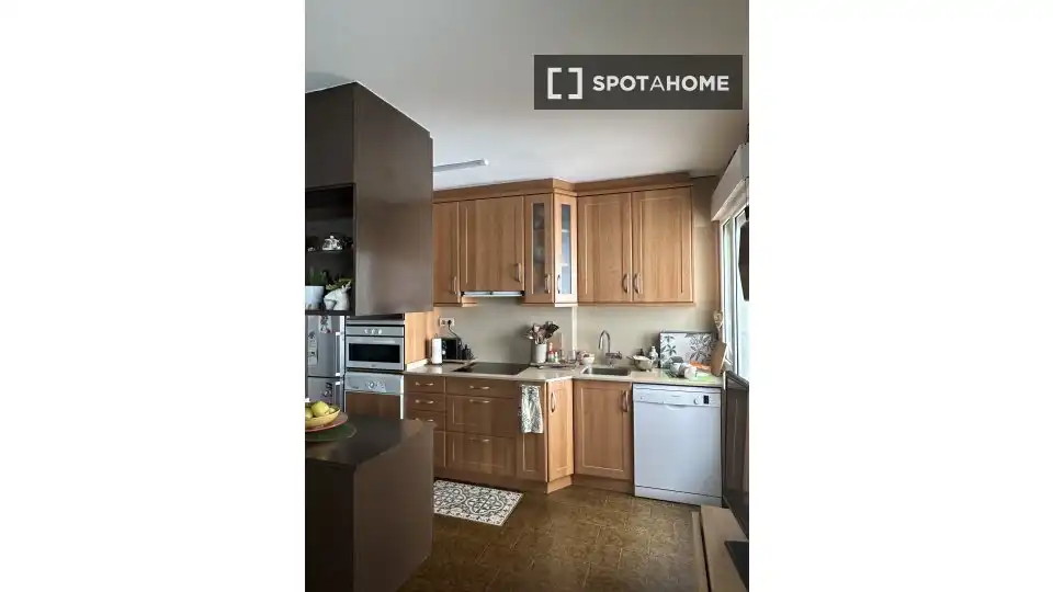Kitchen of Flat for share in Ibaiondo