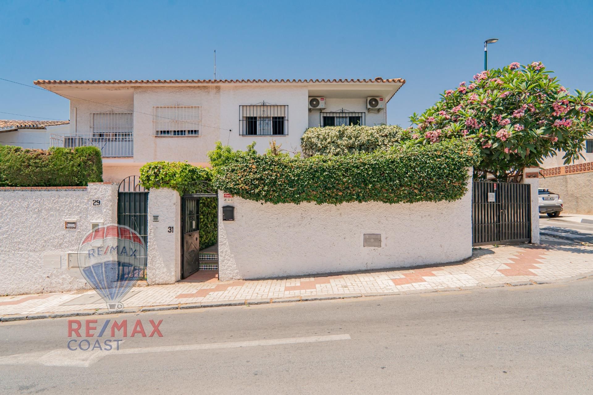Exterior view of Single-family semi-detached for sale in Málaga Capital  with Air Conditioner, Private garden and Terrace