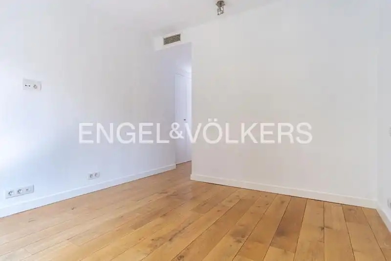 Schlafzimmer von Wohnung zur Miete in Madrid mit Klimaanlage, Heizung und Terrasse