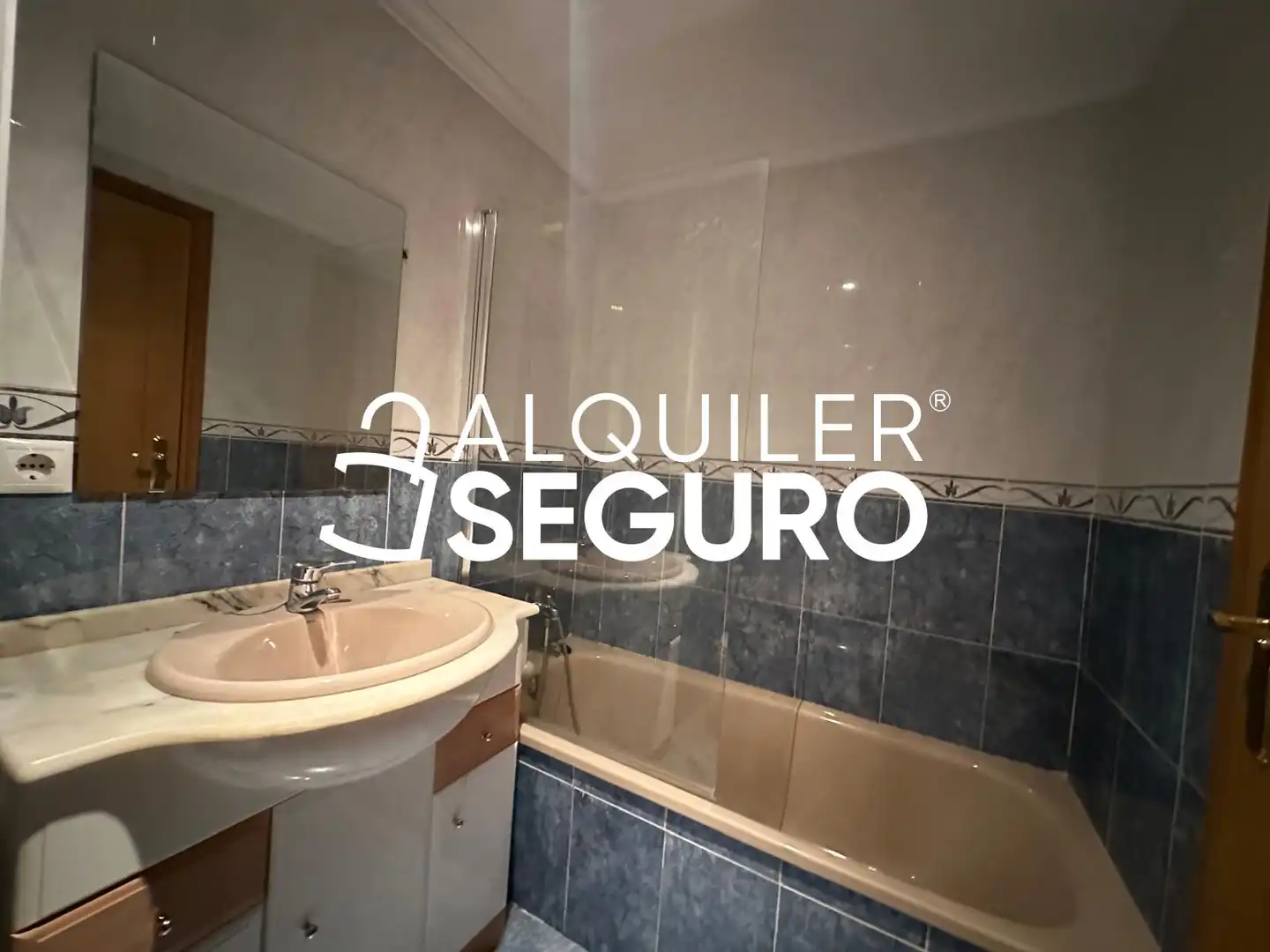 Bathroom of Flat for rent in Torrent  with Air Conditioner and Furnished