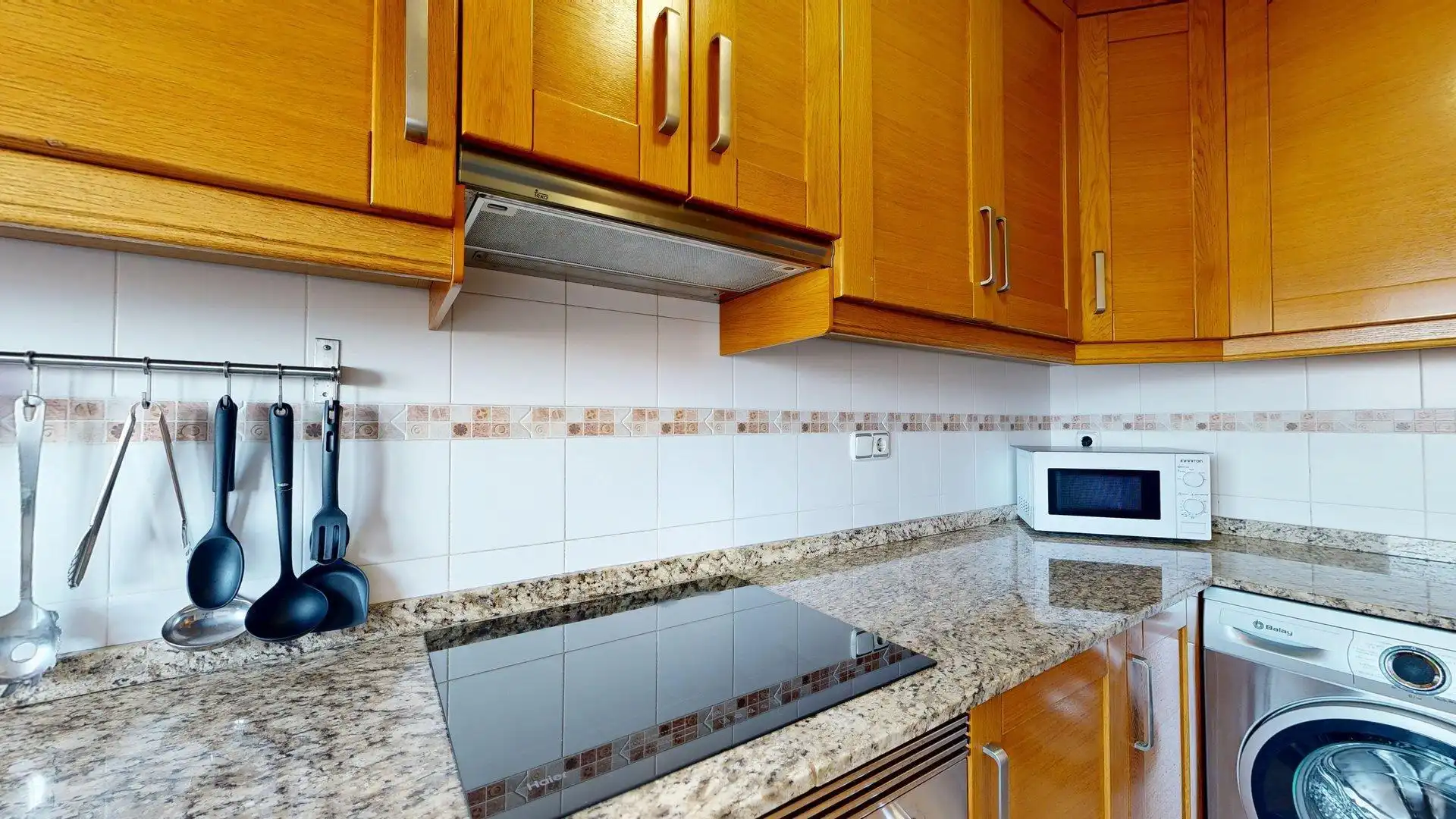 Cocina de Apartamento de alquiler en Elche / Elx con Aire acondicionado, Calefacción y Jardín privado
