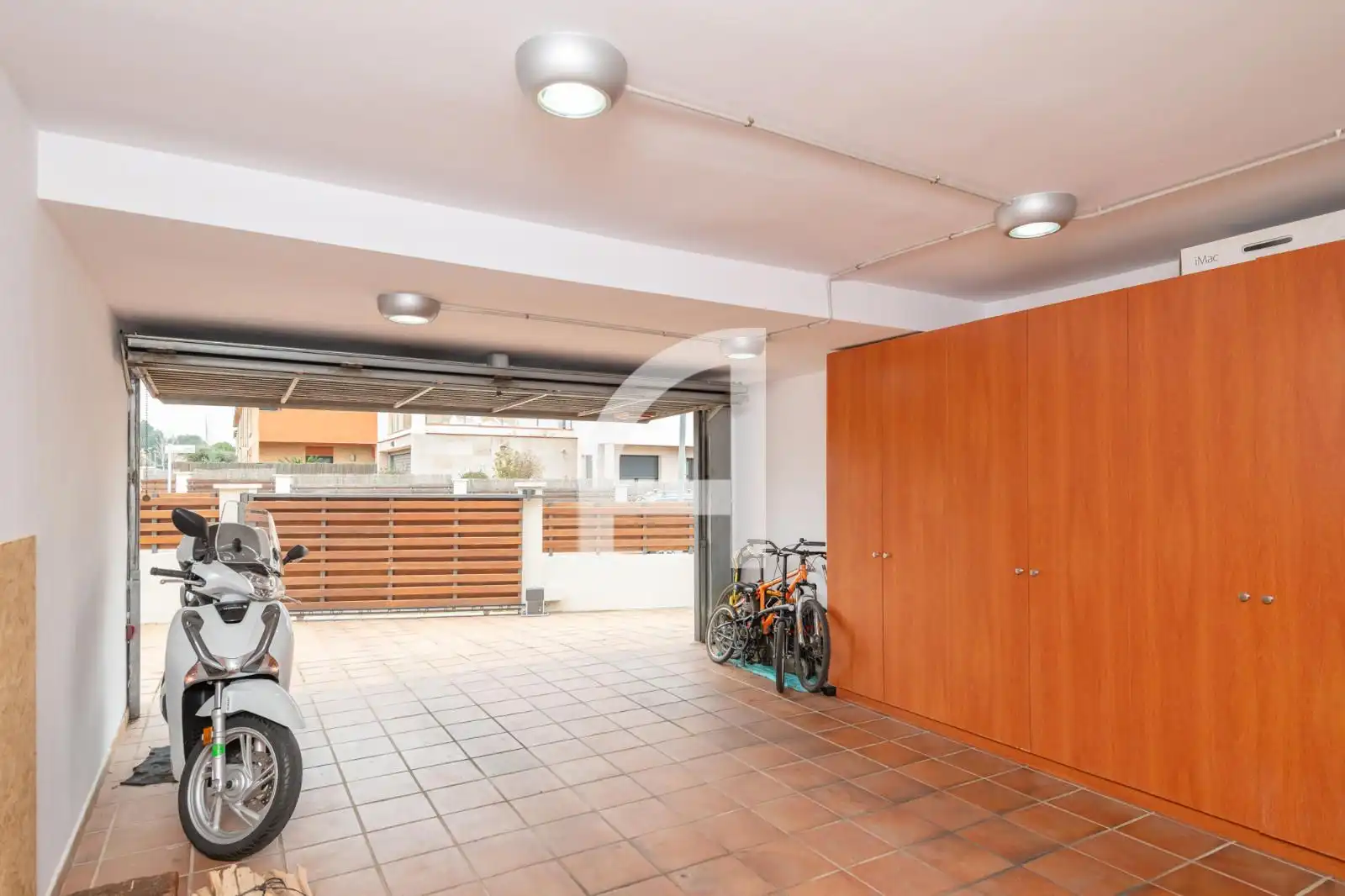 Parking de Casa o chalet en venta en Sant Julià de Ramis con Aire acondicionado, Calefacción y Jardín privado