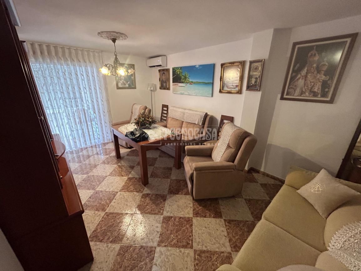 Sala d'estar de Pis en venda en Lucena amb Aire condicionat i Calefacció
