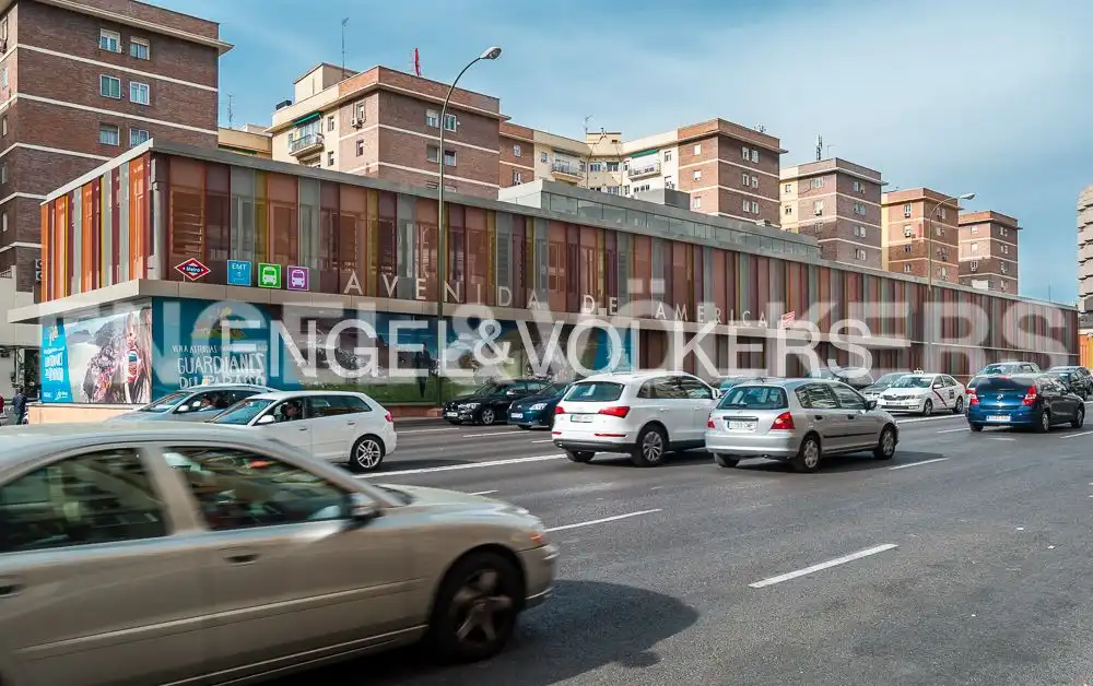 Außenansicht von Wohnung zum Verkauf in Madrid mit Klimaanlage, Heizung und Privatgarten