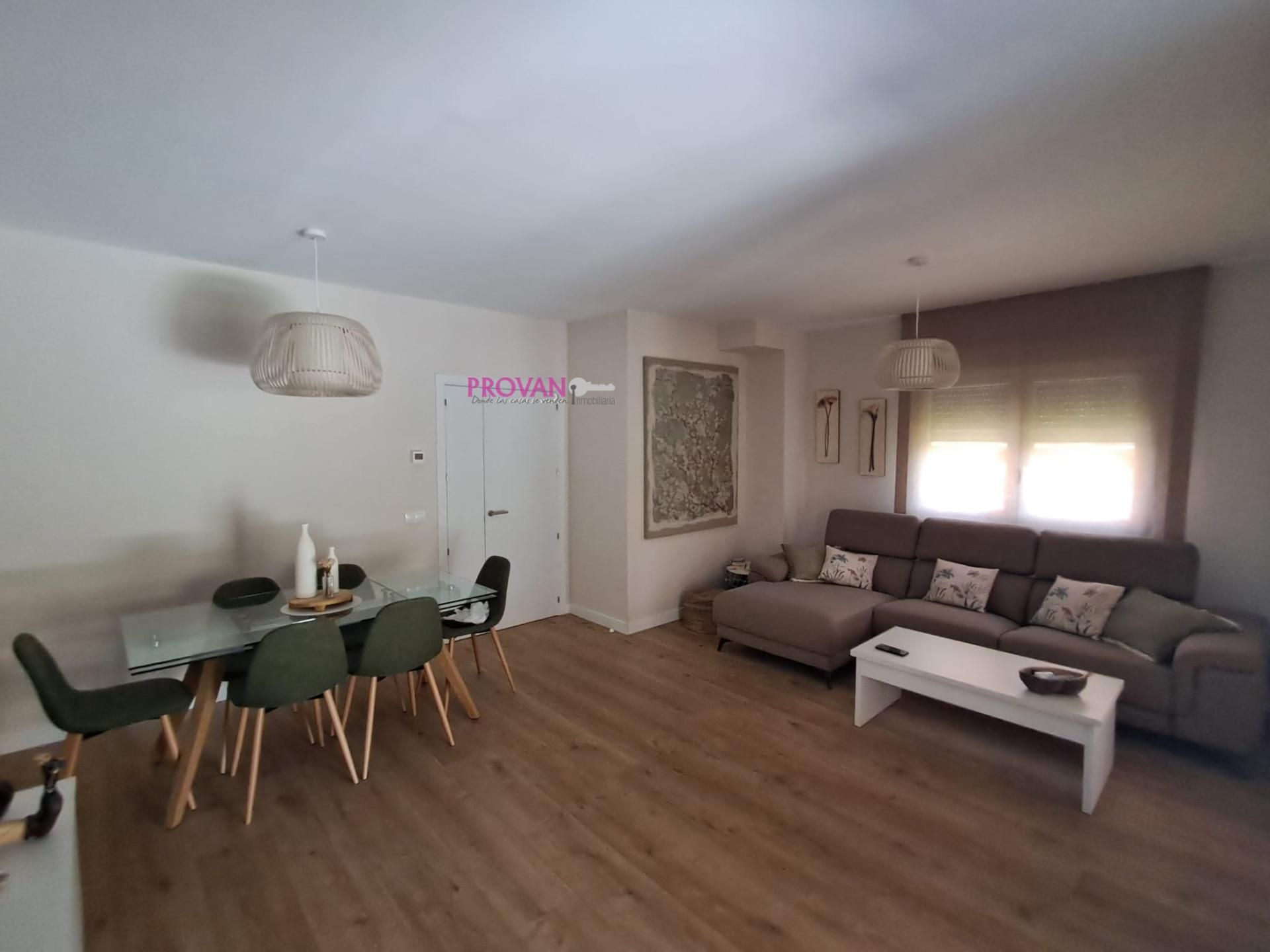 Sala d'estar de Casa adosada en venda en Villalbilla amb Aire condicionat, Calefacció i Jardí privat