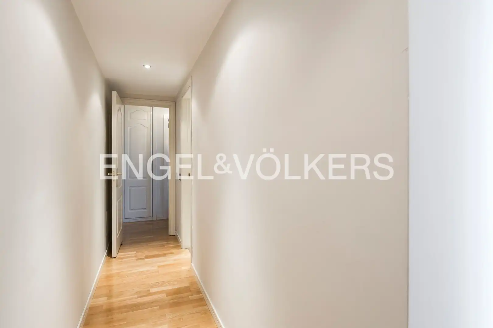 Piso en venta en Madrid con Calefacción, Parquet y Terraza