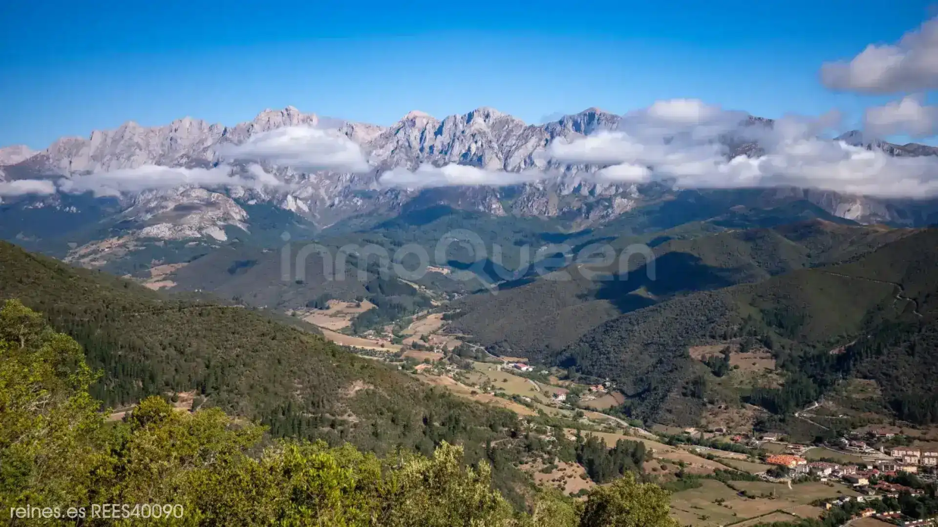 Vista exterior de Casa o xalet en venda en Cillorigo de Liébana, Cantabria