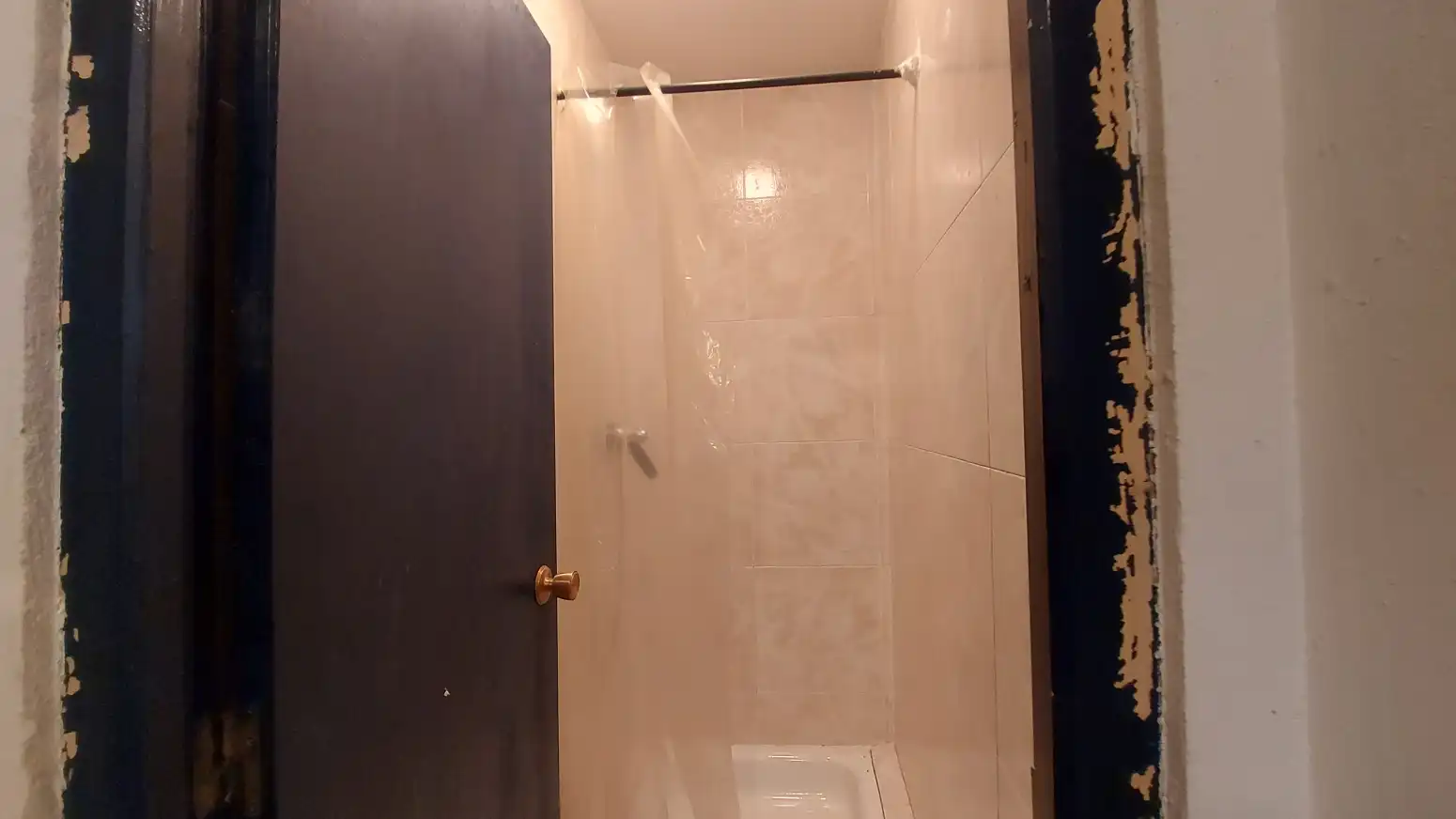 Badezimmer von Fabrikhallen zur Miete in  Logroño