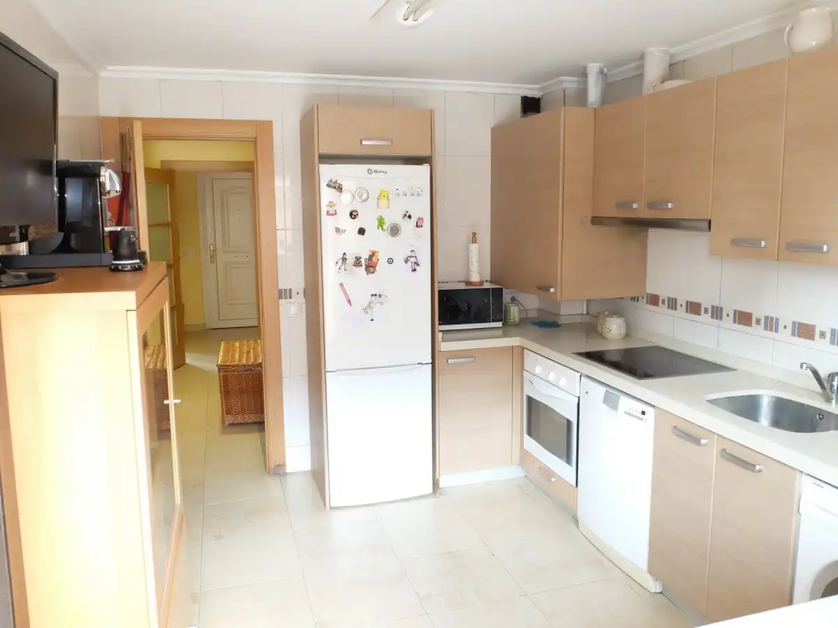 Cocina de Casa adosada en venta en Laguna de Duero con Calefacción, Terraza y Trastero