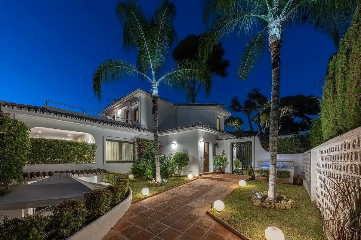 Chalet con piscina en venta en Calahonda, imagen 6