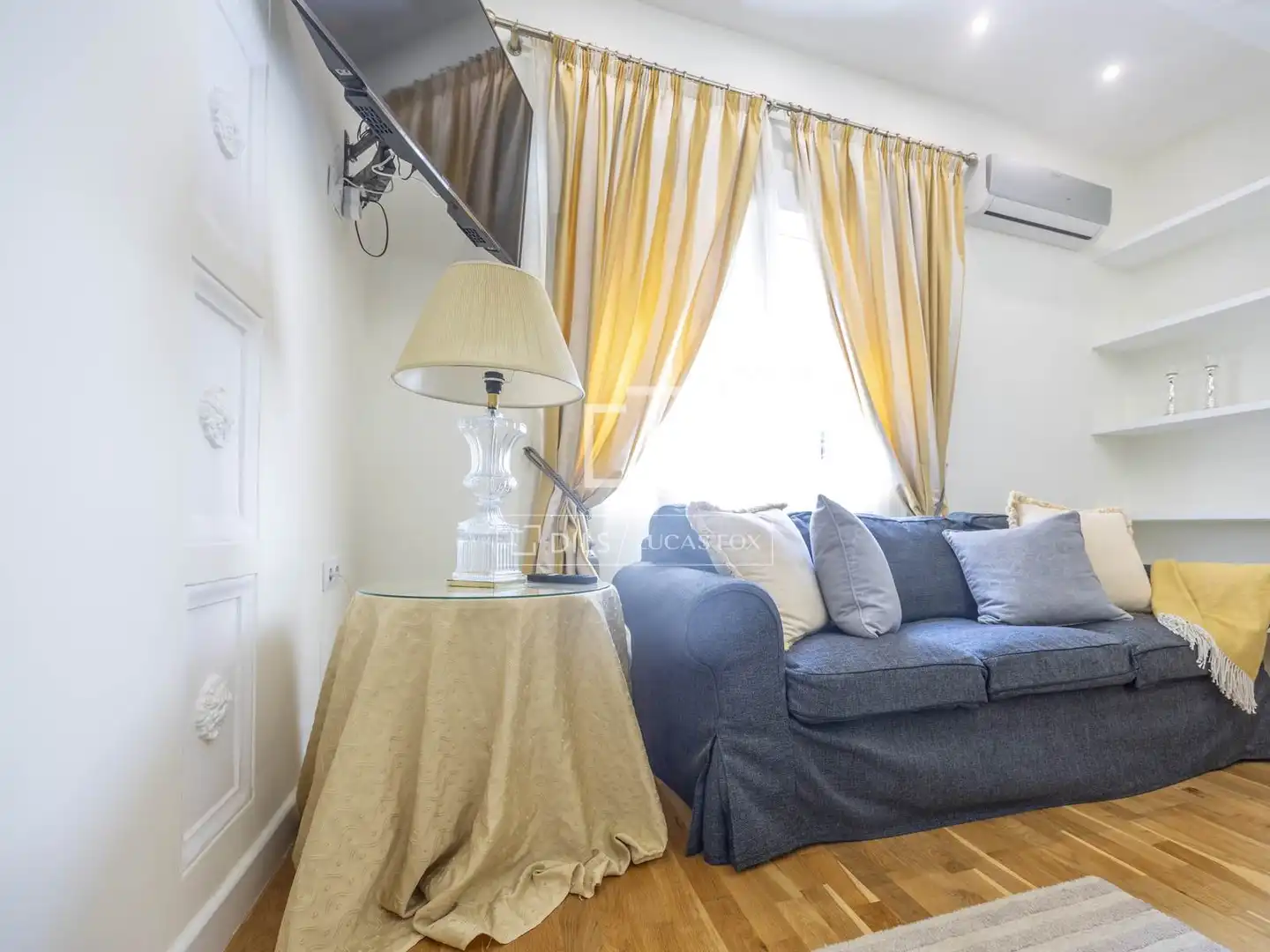 Living room of Flat for rent in Valencia  with Air Conditioner, Parquet flooring and Furnished