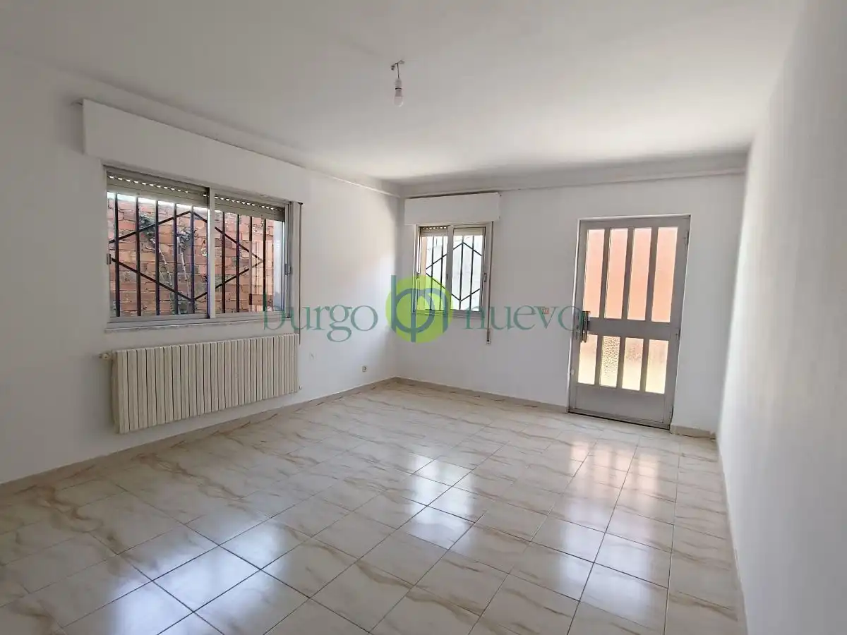 Sala de estar de Casa o chalet en venta en León Capital  con Jardín privado, Trastero y Alarma