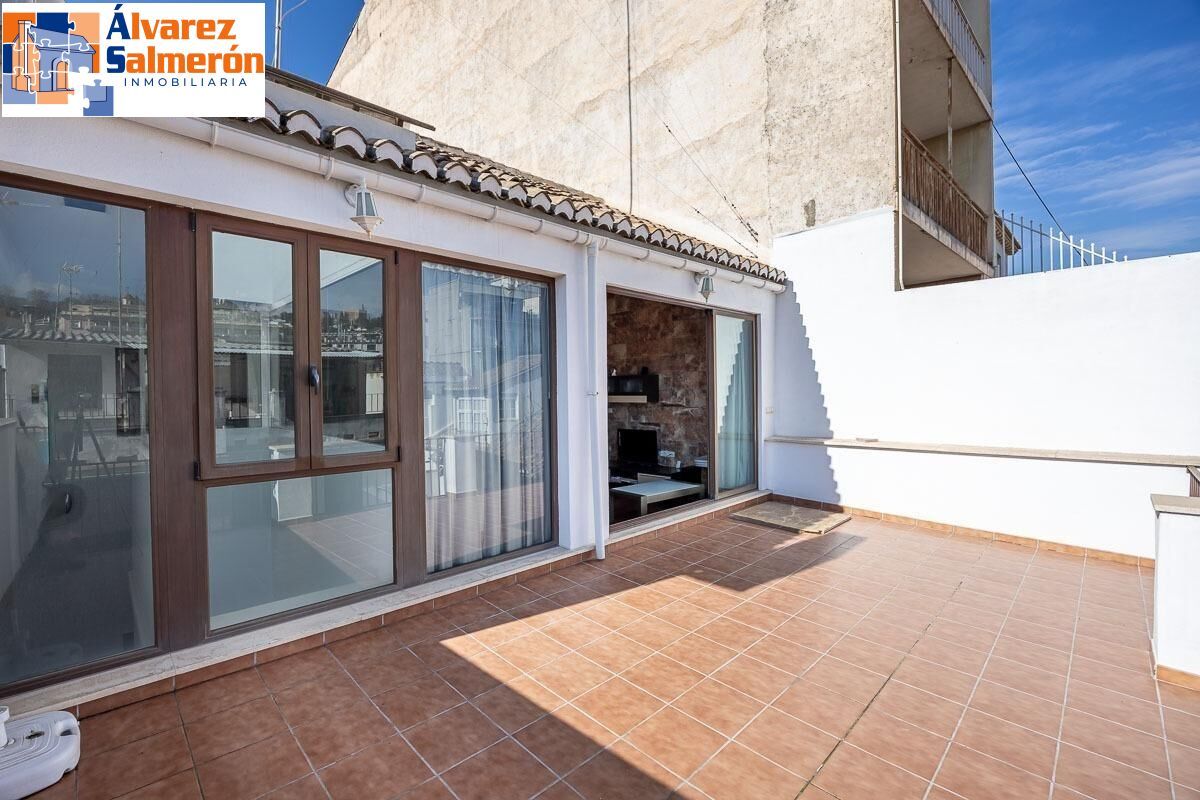 Vista exterior de Pis en venda en  Granada Capital amb Aire condicionat, Calefacció i Terrassa