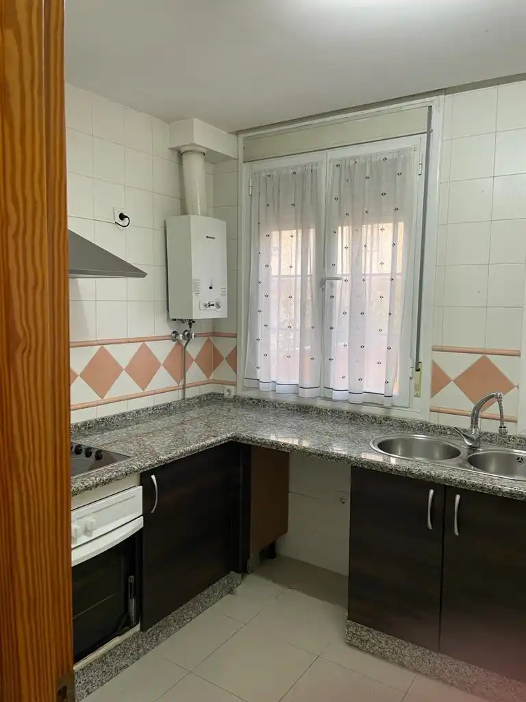 Piso de alquiler en Calle Santa María Magdalena, Arenal - La Pólvora