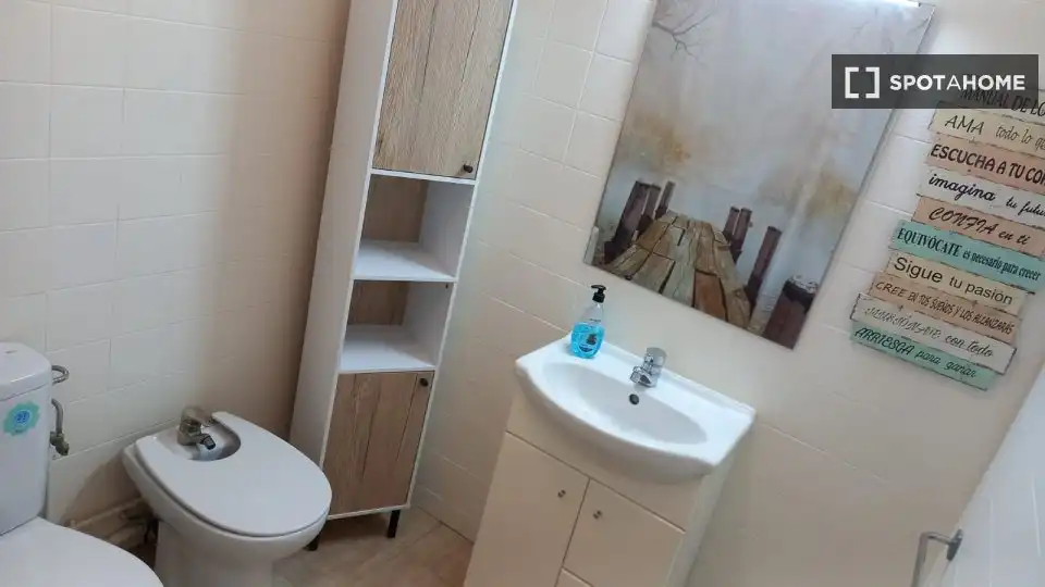 Baño de Piso para compartir en Cerdanyola del Vallès con Aire acondicionado, Calefacción y Terraza