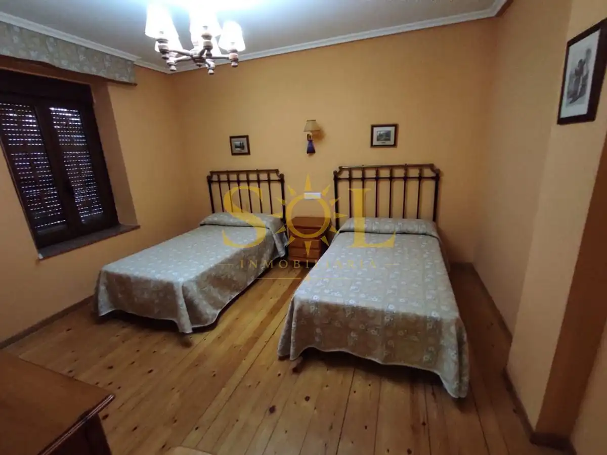 Schlafzimmer von Gebäude zum Verkauf in Luyego